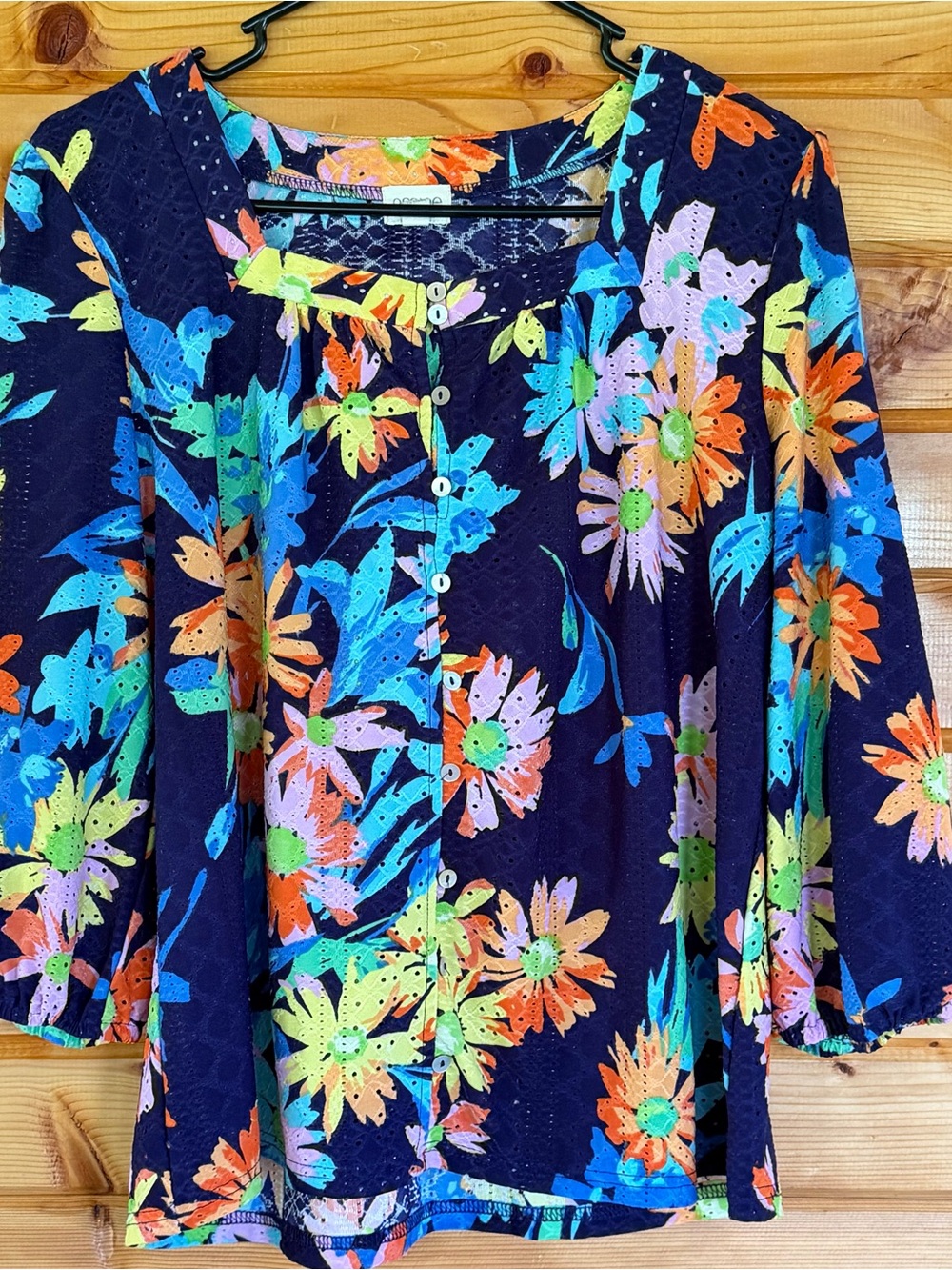 Women’s Greige Floral Eyelet Button-Front Top in Navy Size Large